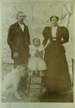 Jasper Lorenzo Holt and Ada Marie with their son Vernon Jasper Holt Richard Holt