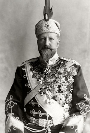 König Ferdinand in Guarde Uniform gekleidet, vermutlich während des Ersten Balkankrieg