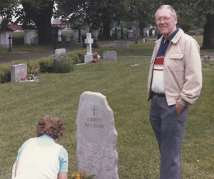 Hjorts family grave with V.E. Broman