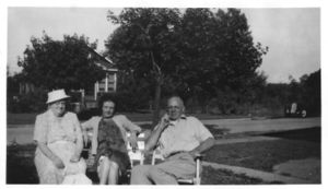 Laura Edith Wunder with daughter & son in law