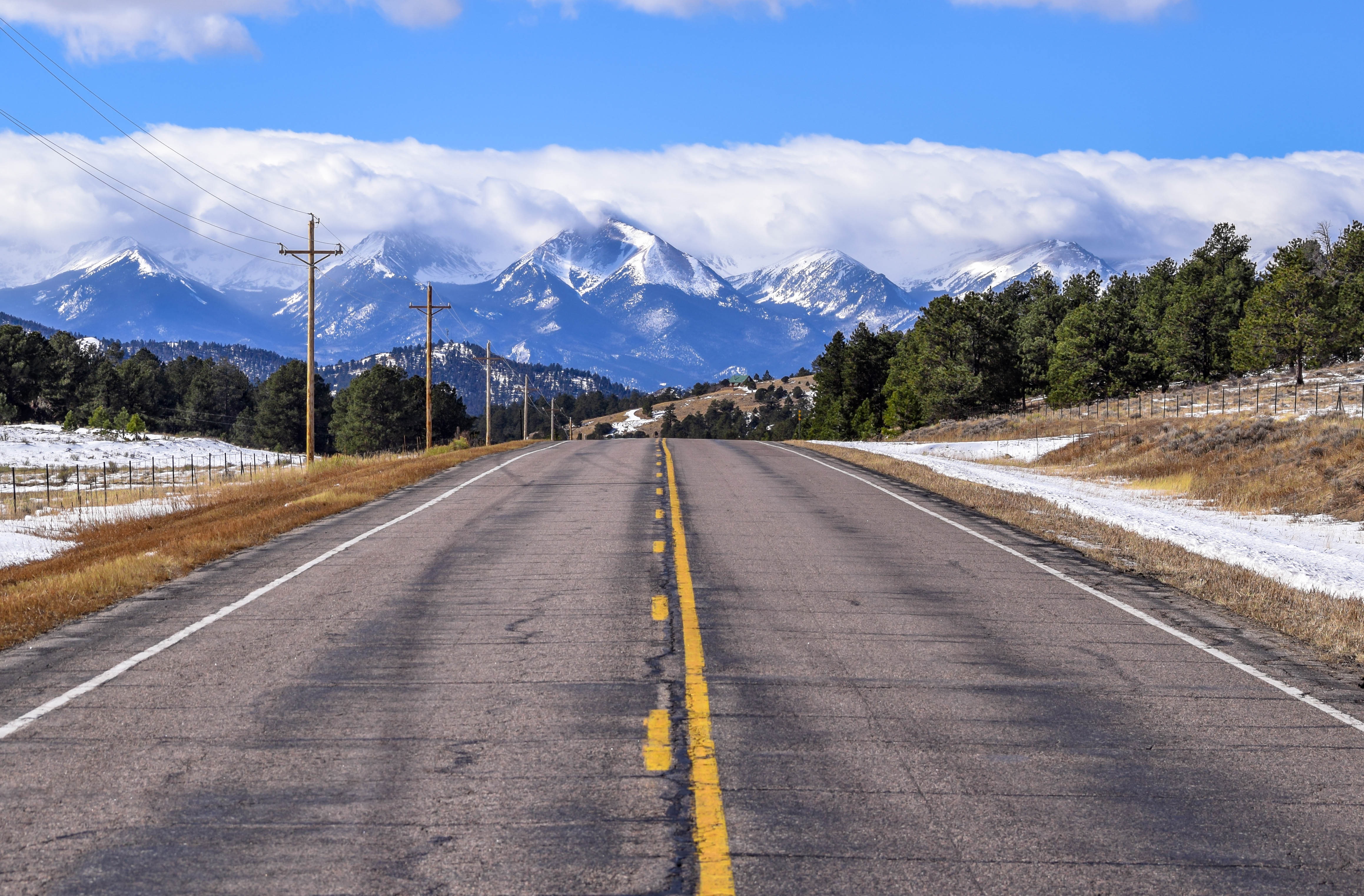 Гребень дороги. Дорога Ривердейл штат Колорадо. Штат Колорадо горы. Скалистые горы Колорадо дорога. Штат Колорадо Горная дорога.