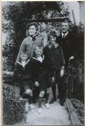 James Kinghorn, spouse Agnes Sellars Whiteford (Black) and 3 children; Annie Whiteford Kinghorn, John William Black Kinghorn and James Pittilla Kinghorn