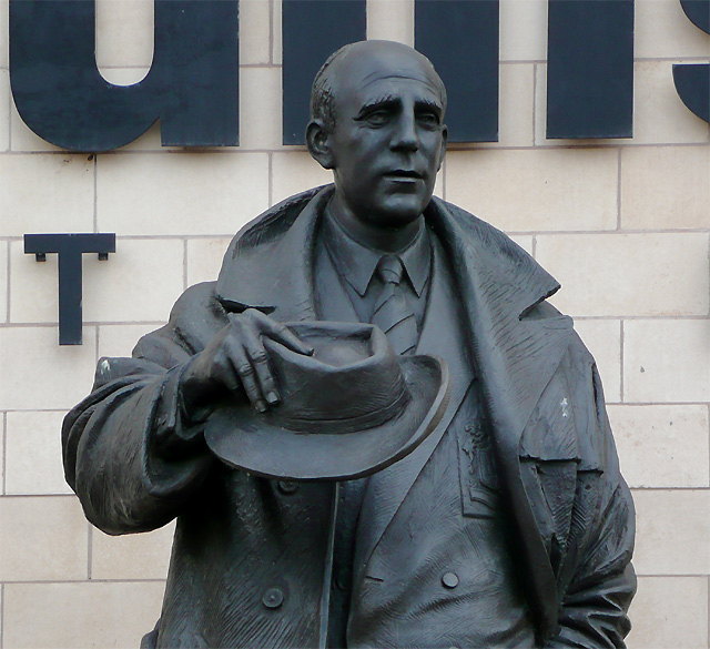 Stan Cullis statue