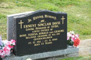 Headstone: Davie, Ernest Sinclair