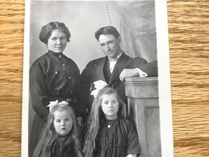 Thomas & Louisa Lincoln with nieces Lillian & Enid Campbell, daughters of Christina & Duncan Campbell