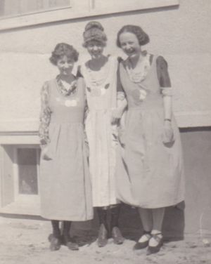 Weinhold sisters: Pauline, Emelia, Ethel