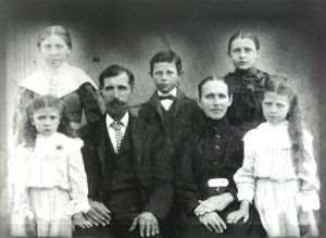 1903 Adam Floyd Wall family photo courtesy Nancy Arnold Thompson
