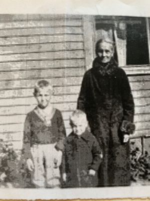 Granny Southerlin with Frank and Ralph Head