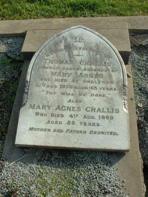 Tom and May Challis grave