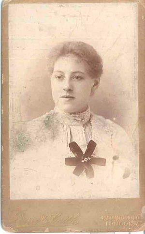 Ruth Mead c. 1920, presumably with mourning broach for first hushand (see profile)