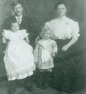  Henry N. Davenport, Laura (Douglas) Davenport with their children Pauline and Warren