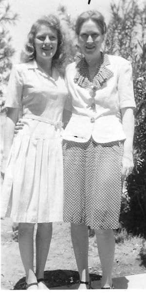 Gertrude Velorise (Andrews) Davis with Elvira Anna (Andrews) Vick