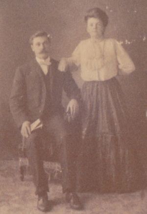 Sandy & Margaret Ewen about 1905