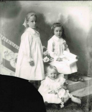 Rose as child with sisters