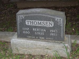 Gravestone of Louis + Berta Thomsen