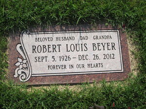 Robert Louis Beyer Grave Marker