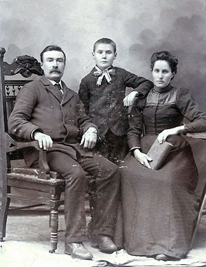 Leonidas, Marie Edesse (Pitre)  & son Arthur Bissonnette