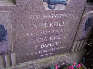 Niels Magnus og Lucia Kølles gravmæle på Skørringe Kirkegård