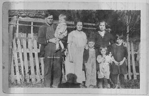 George Harrison Keeton holding Edith, wife Ida, Arva, Millie Mae in back, Goldie, Maude