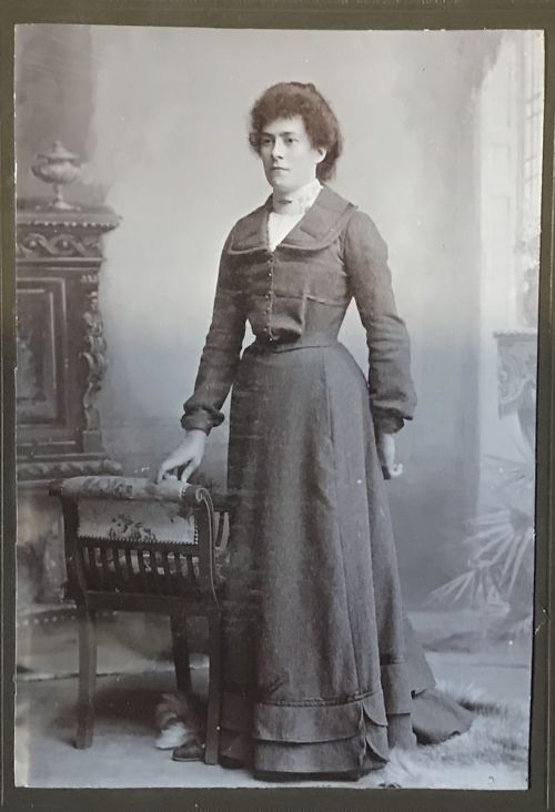 500px-Unknown_relatives_from_Ballymena-2.jpg