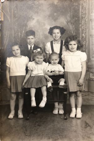 Desautels children: Laurette, Gerald, Lillian, Maurice, Lucille, Annette.
