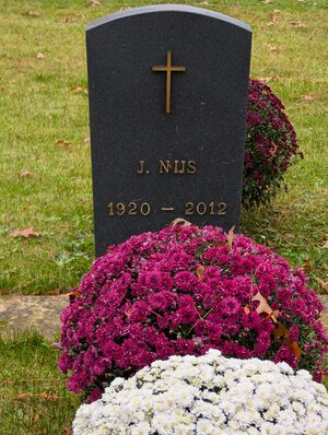 2012 J. Nijs grafsteen