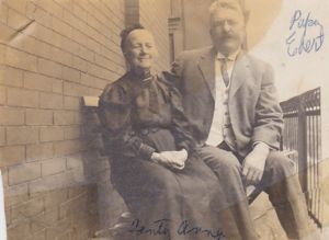 Tanta Anna & Papa Ebert, 1912