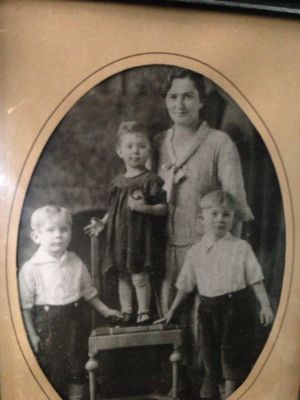 Clara with children L to R: William, Martha, Herman