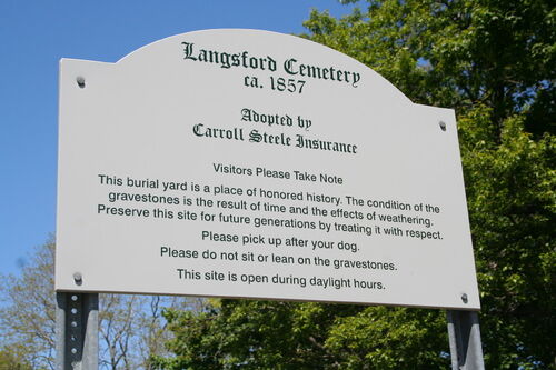 500px-Langsford_Cemetery_Gloucester_Massachusetts.jpg