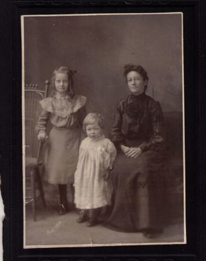 Edith (Spicer) Buchanan and children William Henry and Ruth
