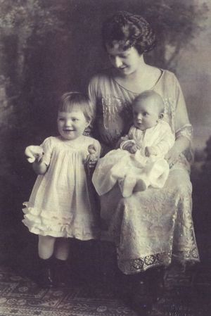 Helen Gillette Carson Purfield with toddler Mildred and baby John