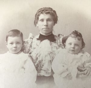 Eva Lee (Crowley) Baldwin with son Carl and daughter Beatrice about 1899.