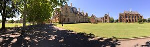 Panorama of St Peter's College buildings (CC BY-SA 4.0 )