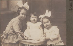 Oskar Landsberger's three daughters