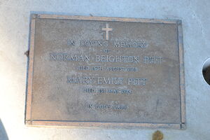 Memorial plaque: Norman and Mary Pitt