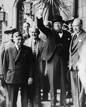 Chubby Power (left) with Churchill and King at the Chateau Frontenac during the Octagon Conference