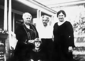  1921 Ida, Rebecca, Lela Bowers & daughter Ruth (Portrait)