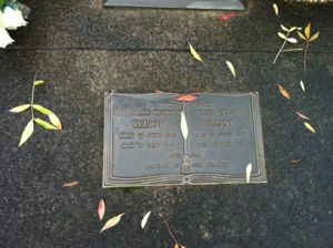 Archibald and Edna Elliot's headstone