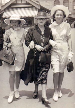 Doreen, Grandma Donaldson and Cousin Grace Donaldson