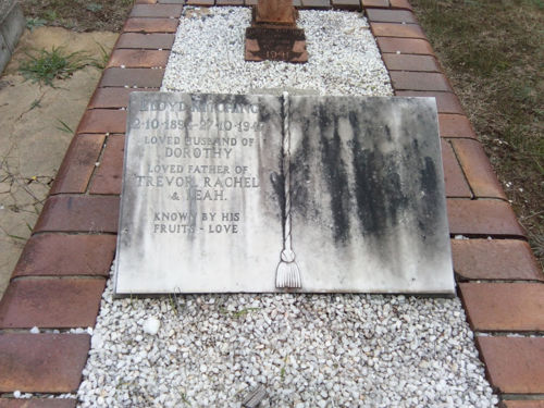 500px-St_Mary-in-the-Valley_Cemetery_Kelmscott_WA-179.jpg