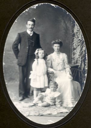 Alfred & Alice Davey nee Arnold with children Miriam, Frank