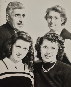Lassonde Family (Remi, Harriet, Ruth, Jane)